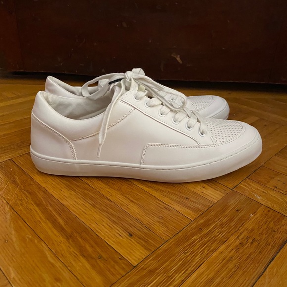 Banana Republic Shoes - Banana Republic Preforated White sneakers